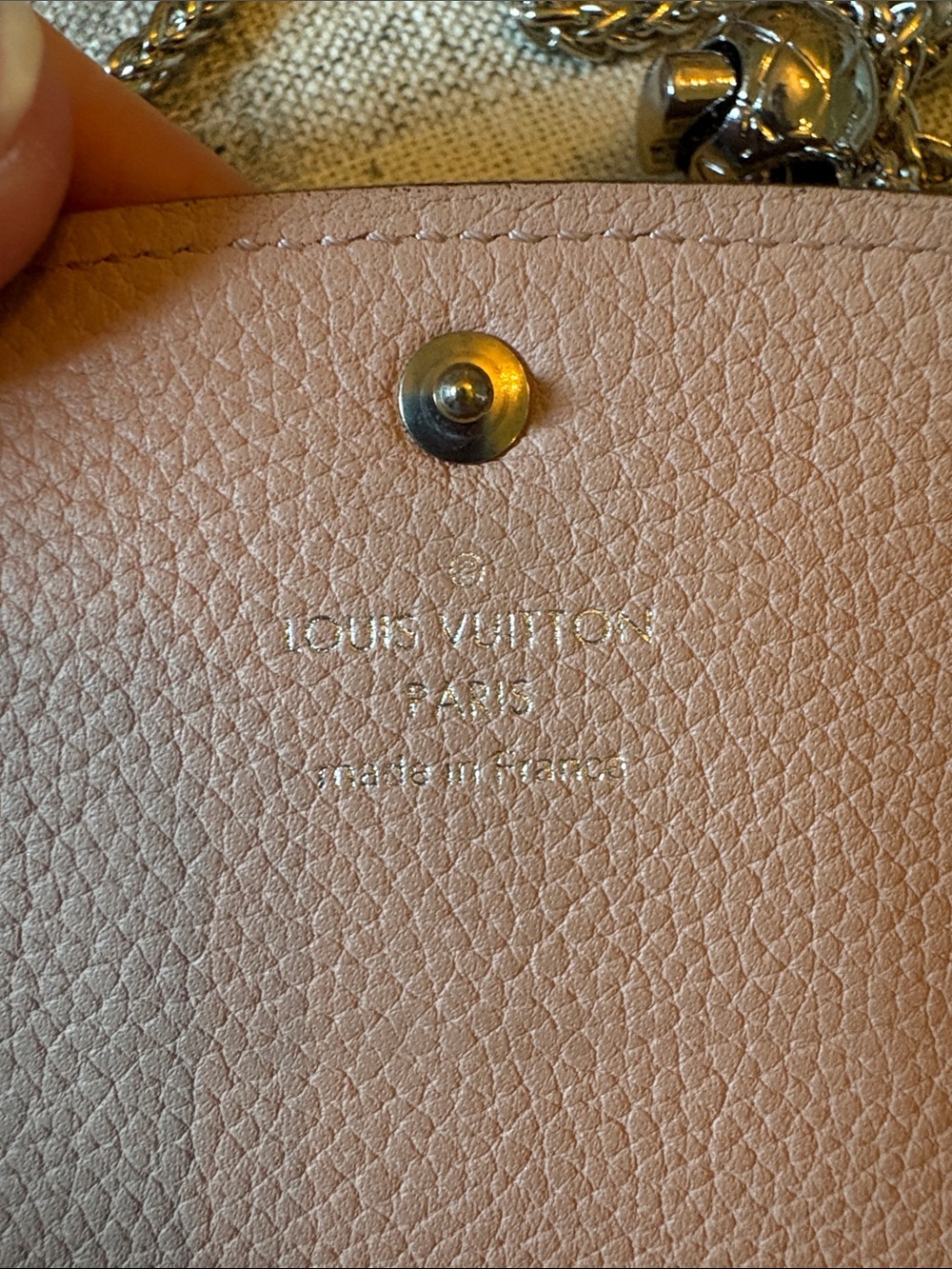 Louis Vuitton Pink Mahina Leather Crossbody XL Wallet on chain - Picture 8 of 15